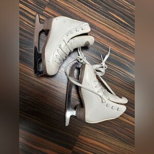 Girls 10.5 White Ice Skates